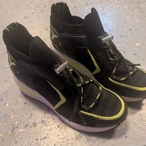 DKNY Women's Black and Yellow Sneakers